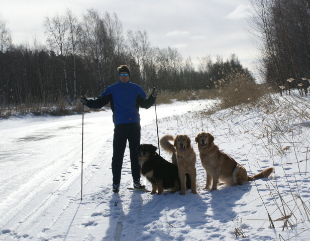 Vaarjoki on paikoin jo joenkin levyinen ja sulamisvesi� oli jo j��ll�